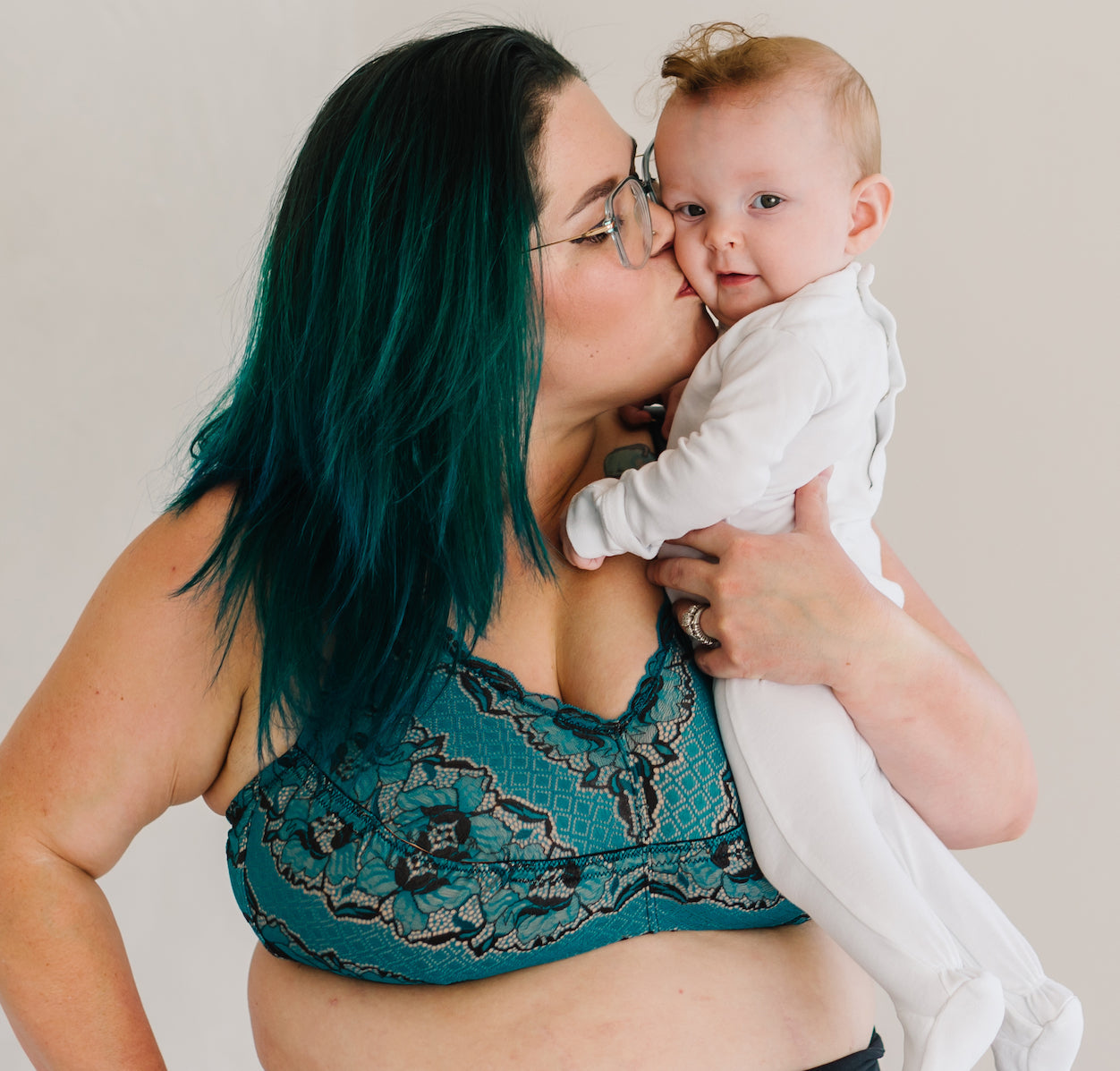 Ruby Handsfree Pumping + Nursing Bra – BeauGen Mom